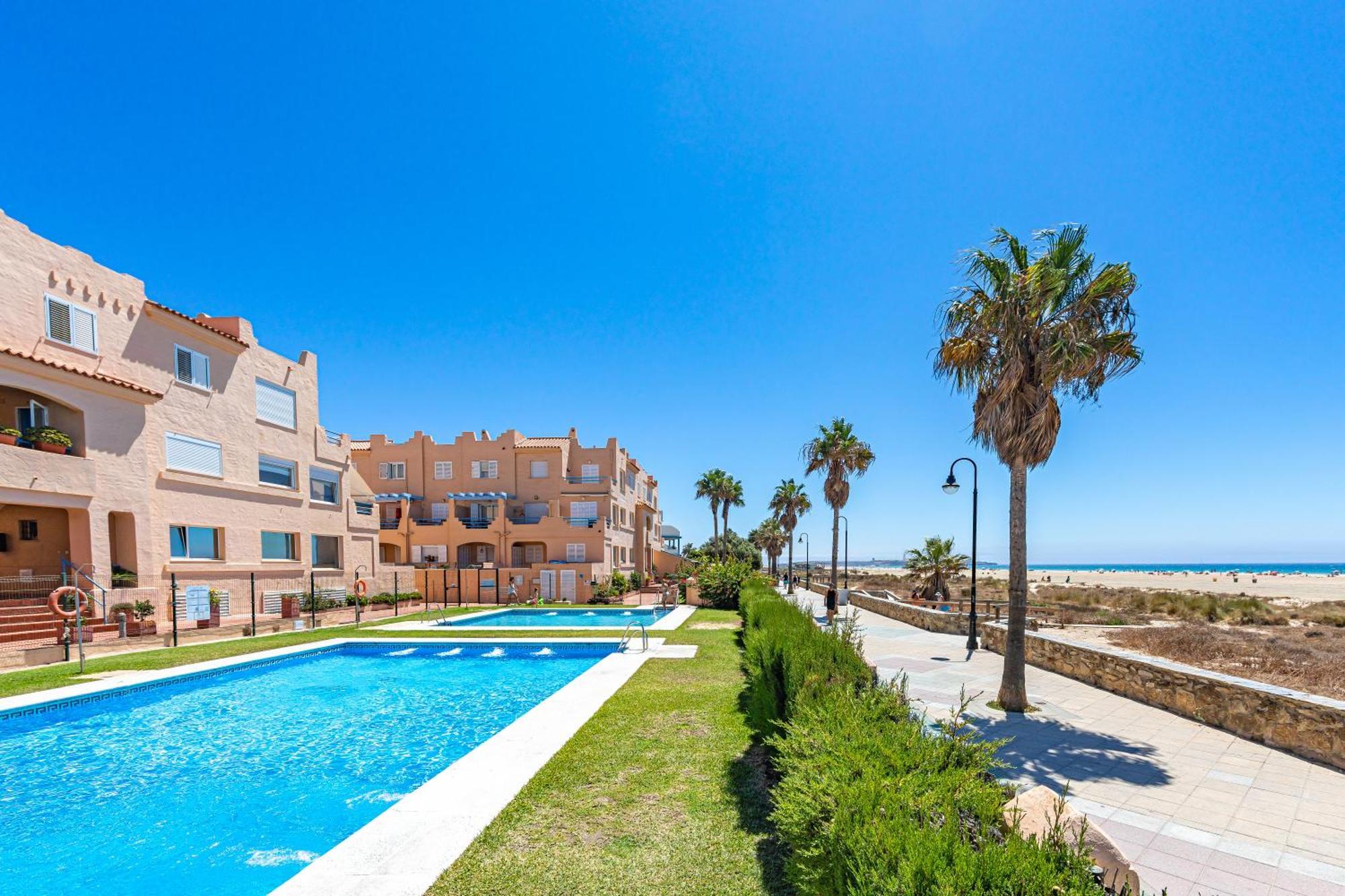 Beachfront, Pool, Terrace, Garage & Fibre Internet Tarifa Eksteriør bilde